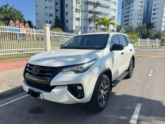 TOYOTA HILUX SW4 2.8 SRX 4X4 7 LUGARES 16V TURBO INTERCOOLER DIESEL 4P AUTOMÁTICO TOYOTA HILUX SW4 2.8 SRX 4X4 7 LUGARES 16V TURBO INTERCOOLER DIESEL 4P AUTOMÁTICO
